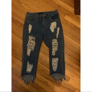 Ripped Capri jeans with frayed bottoms
